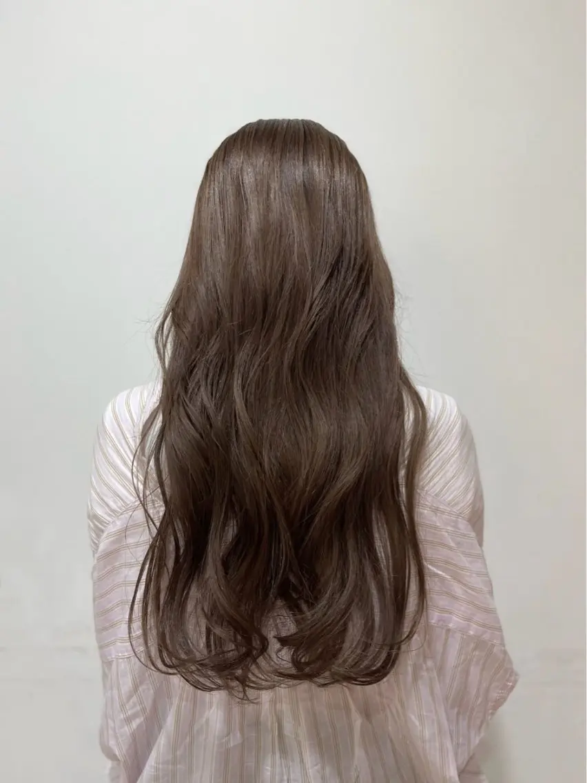 ロング カラー ベージュカラー オリーブベージュ カット ヘアカラー トリートメント 透明感カラー／ 艶感カラー／RAMUのヘアスタイル