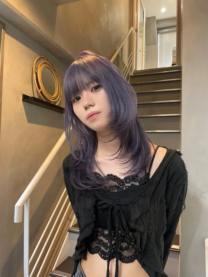セミロング カラー ブリーチ 透明感カラー ラベンダーカラー ラベンダーグレー ヘアカラー XENA 渋谷店のヘアスタイル