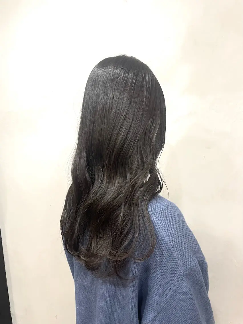 ロング カラー アディクシーカラー アッシュ アッシュグレー アッシュグレージュ グレージュ カット ヘアカラー トリートメント 赤み消しカラー/透 明感カラー/有吉優香のヘアスタイル