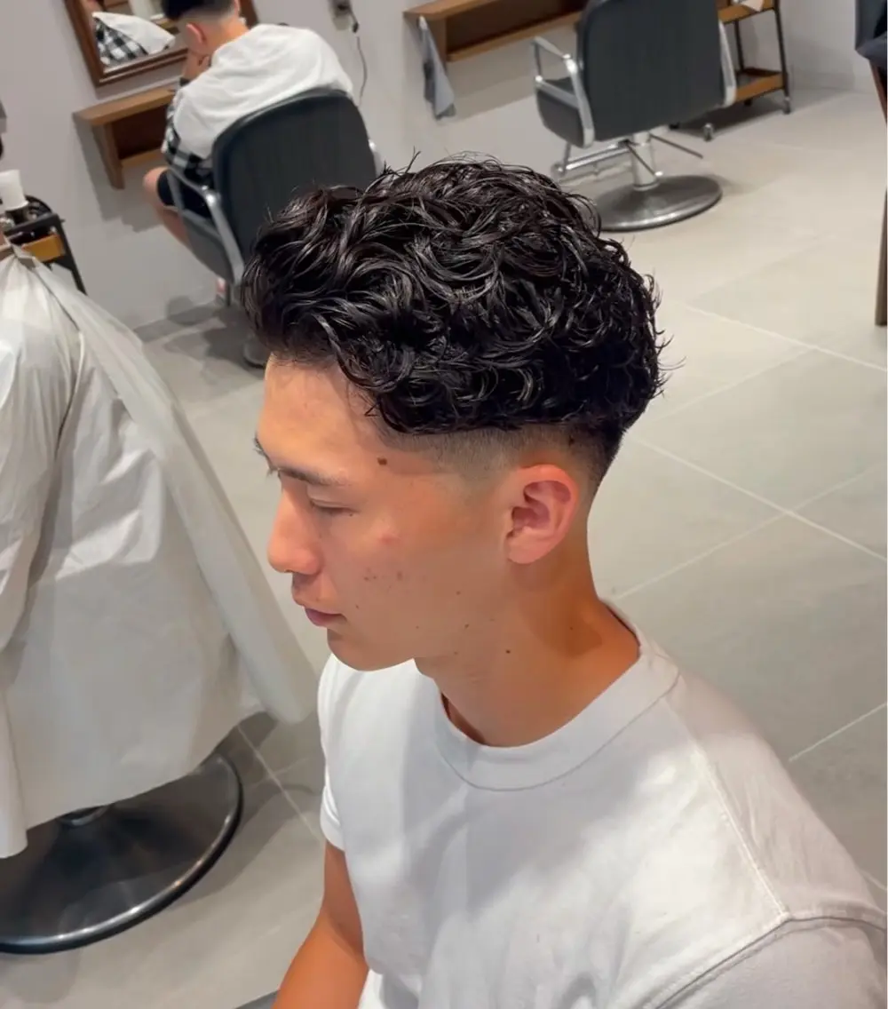 ショート パーマ メンズ 渡邉 真也のヘアスタイル