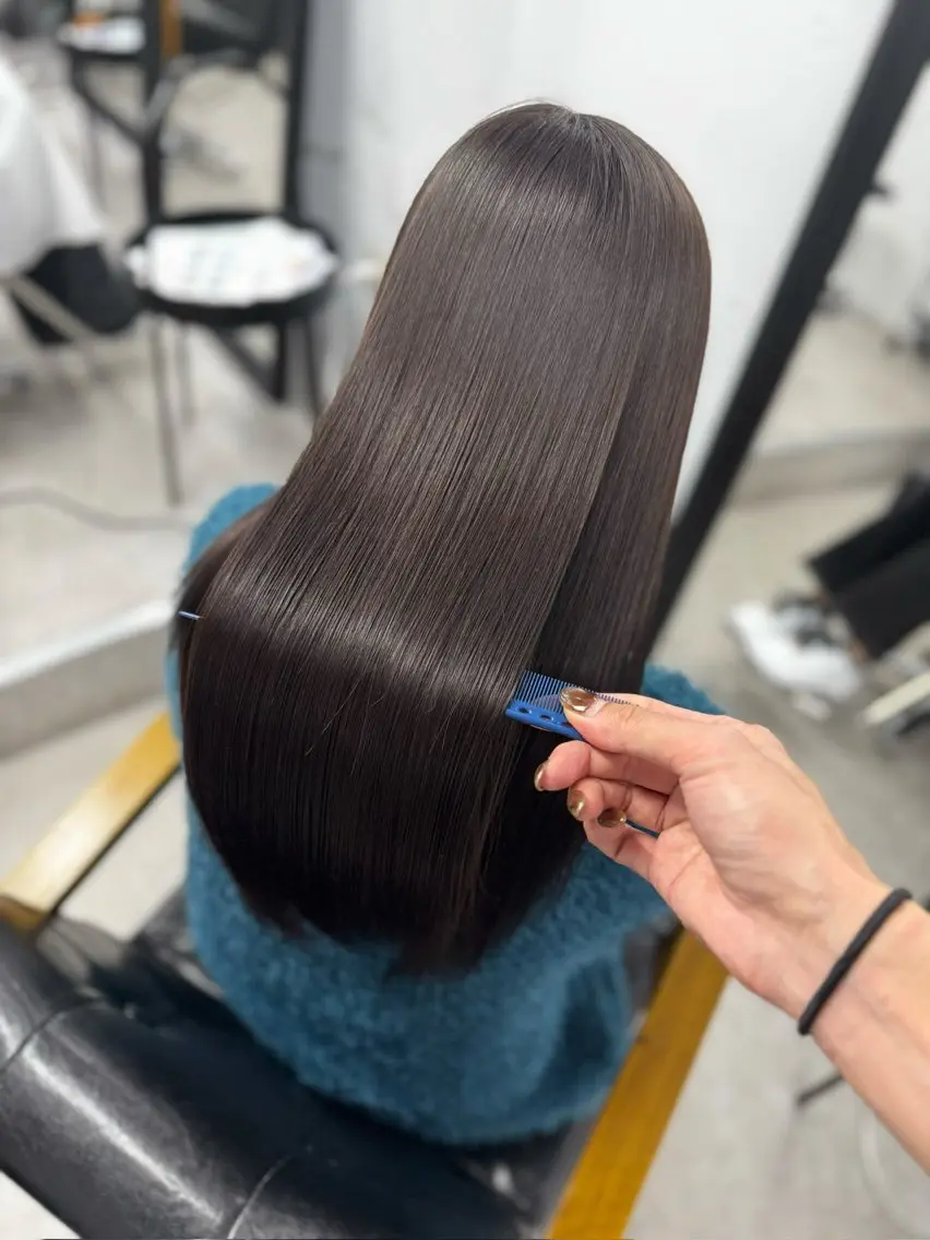 セミロング くせ毛 縮毛矯正 カット ヘアカラー 縮毛矯正 奥村 和也のヘアスタイル