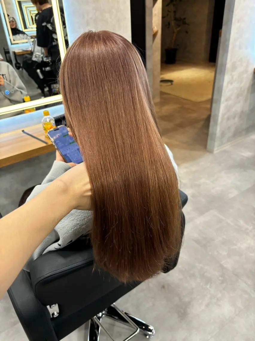 ロング カラー パーマ ヘアアレンジ ヘアカラー トリートメント ヘッドスパ ヘアセット 透明感ブリーチカラー 🌈TOMOHIROのヘアスタイル