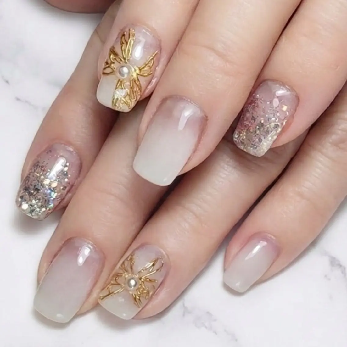 ネイル アートネイル ゴールド グラデーション ラメ(グリッター) ラメグラデーション ハンドネイル nail.NKC ネイルエヌケーシーのネイルデザイン