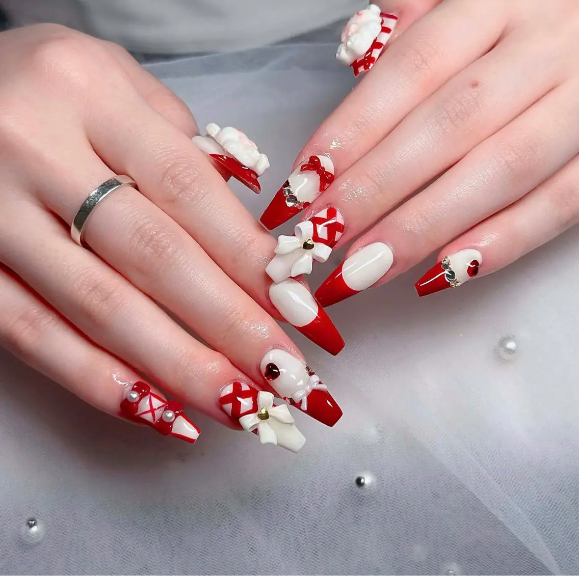 ネイル フレンチネイル ジェルネイル ガラスフレンチ ハロウィン ハート ハンドネイル H.baby Nail Salonのネイルデザイン