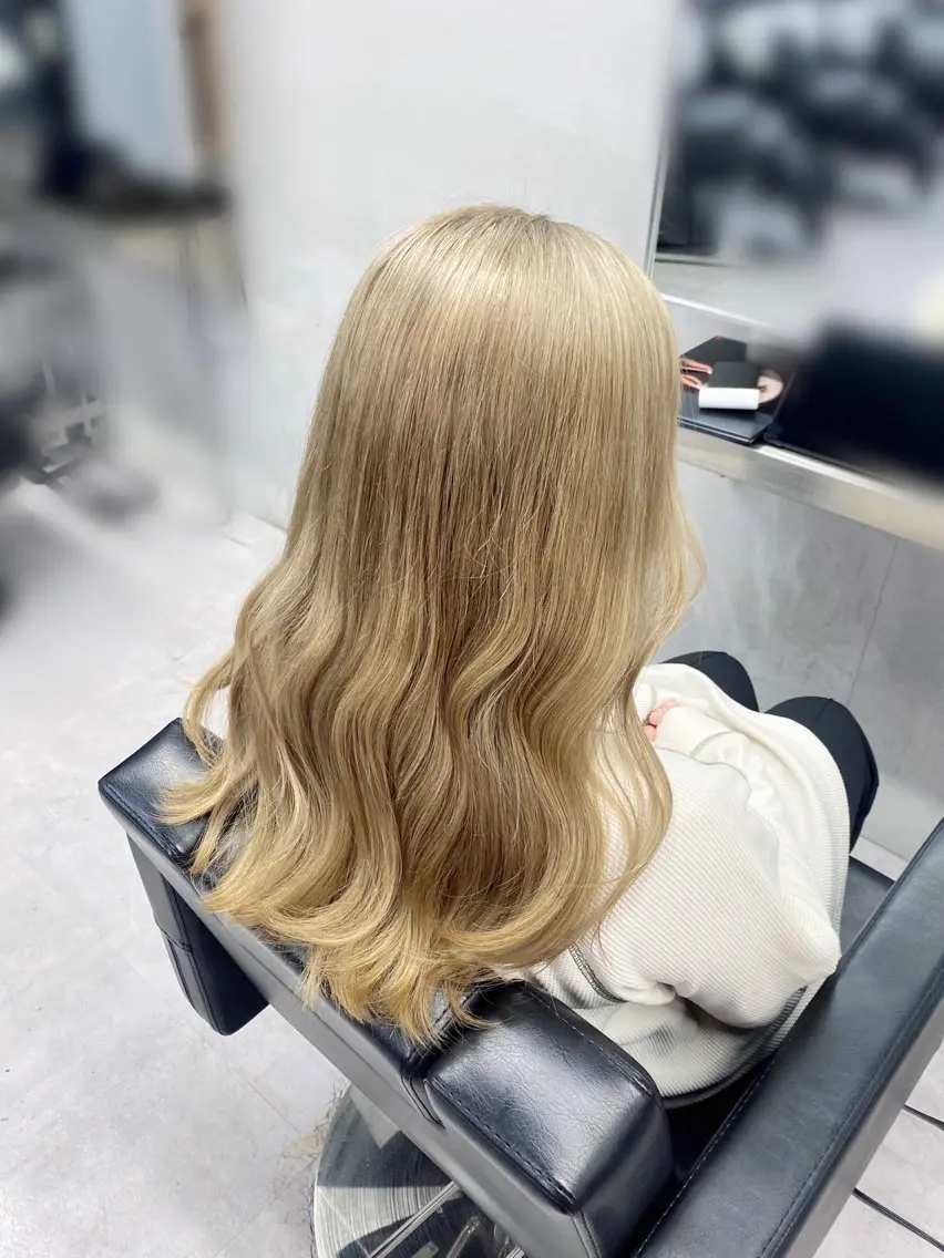 ロング カラー ベージュカラー ブリーチ ブロンド ブロンドベージュ デザインカラー 柏 デザインカラー/ レイヤー🐣シオリのヘアスタイル