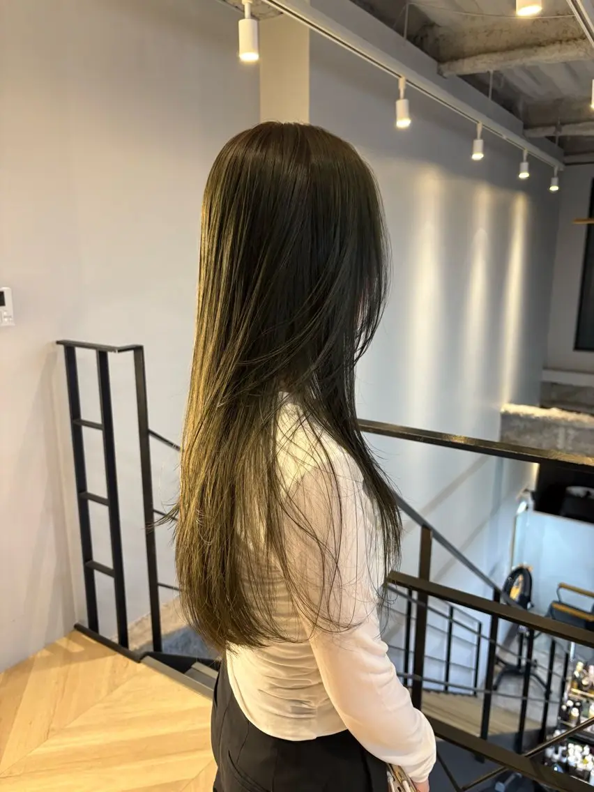 ロング カラー ブリーチ ダブルカラー ブリーチなしカラー オリーブカラー カット ヘアカラー yuri/オリーブ/ 暖色カラー/レイヤーのヘアスタイル