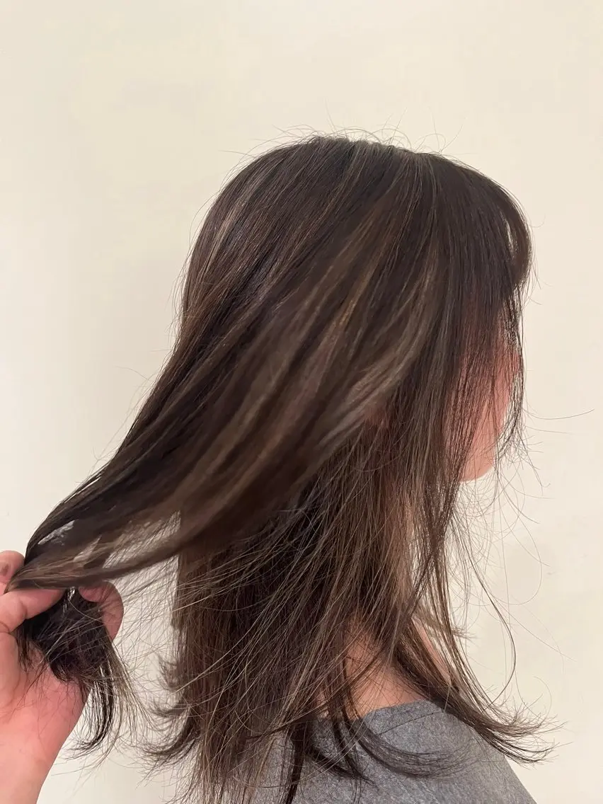 カラー チク ホノカのヘアスタイル