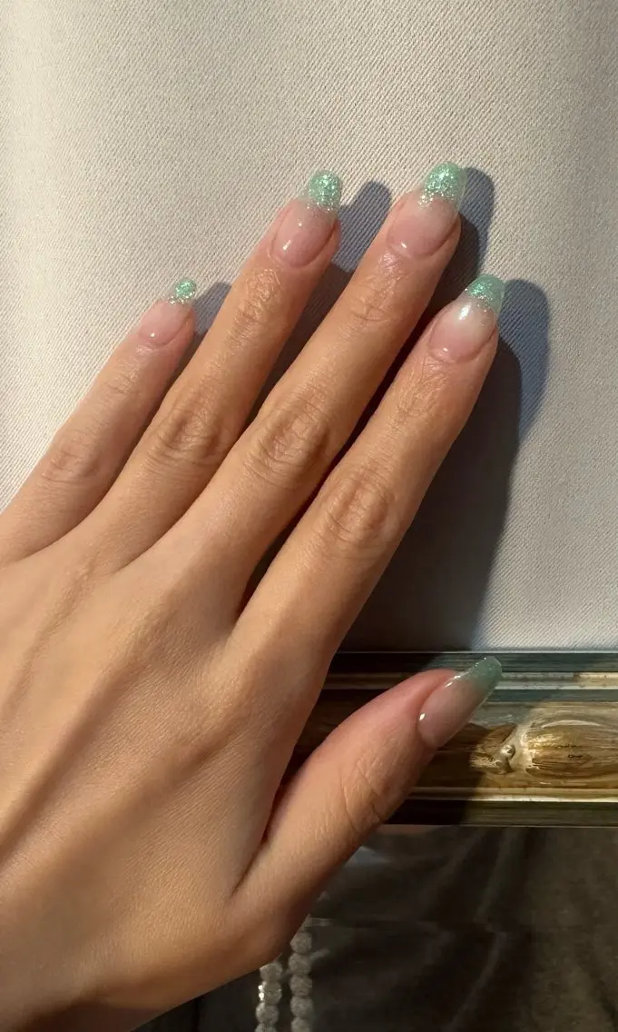 ネイル ラメ(グリッター) MAXKELLY AIのネイルデザイン