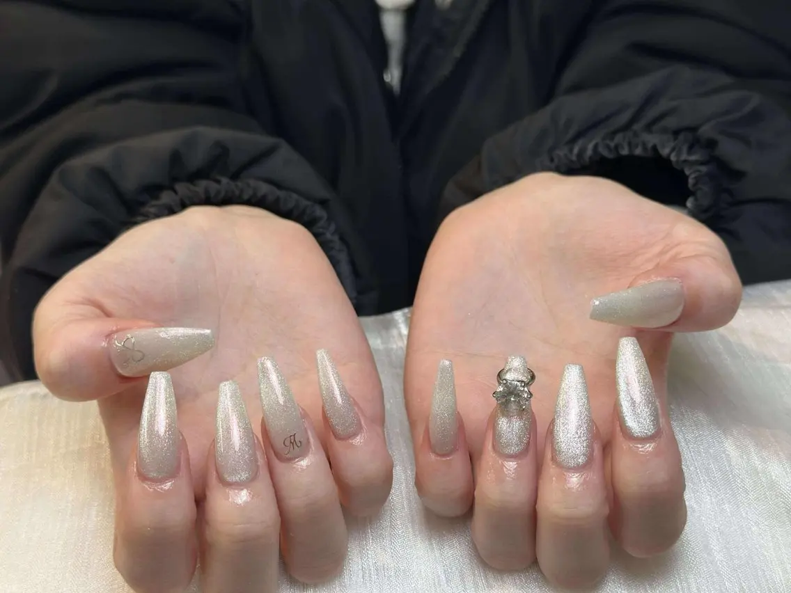 ネイル グラデーション キラキラネイル ワンカラーネイル 冬ネイル Jenn Nail Salonのネイルデザイン
