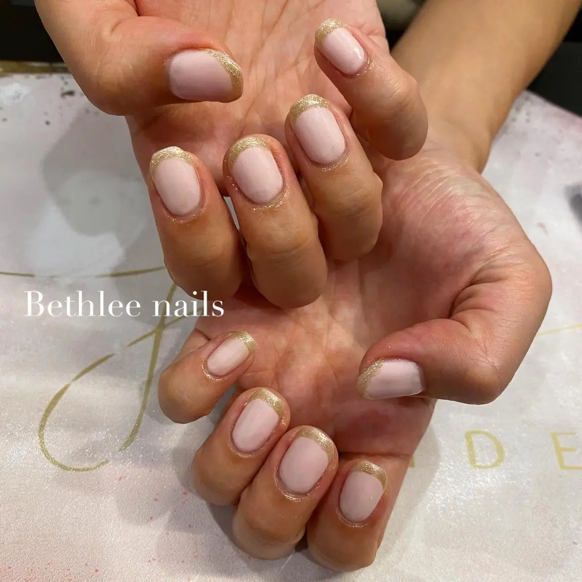 ネイル ゴールド マットネイル ピンク ハンドネイル Bethlee nailsのネイルデザイン