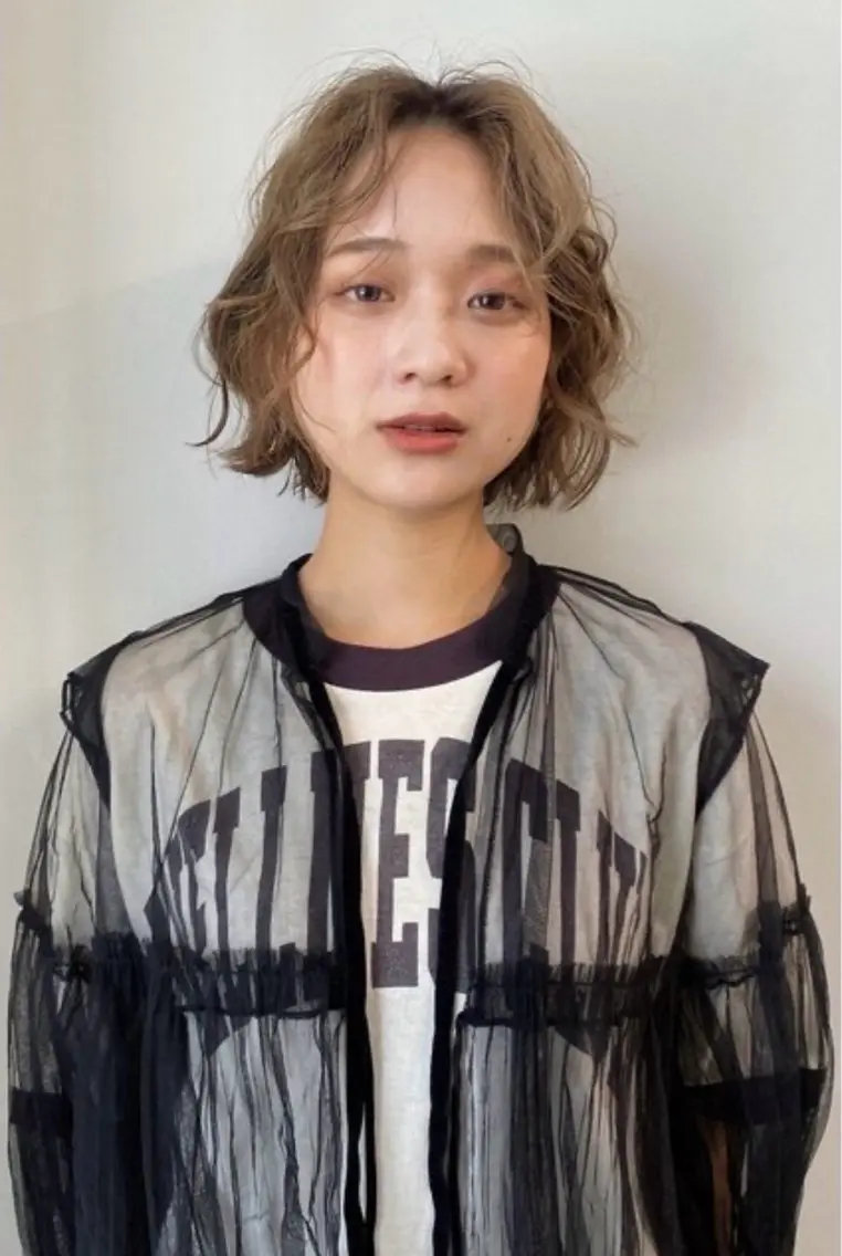 カラー ベージュカラー ブリーチ ヘアカラー 加藤 優那のヘアスタイル