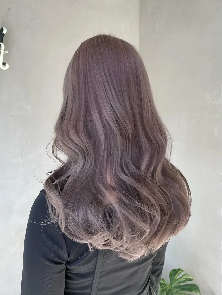 セミロング カラー ブリーチ ヘアカラー トリートメント 新宿/透明感カラー/ 髪質改善/桜良のヘアスタイル
