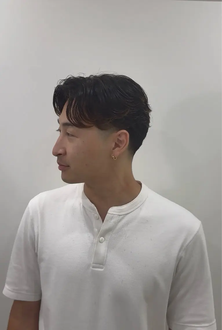 ショート パーマ メンズ センターパート フェードカット 刈り上げ カット パーマ SHUN札幌 メンズパーマフェードのヘアスタイル