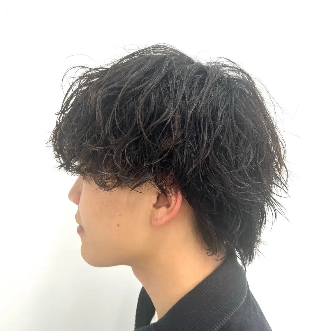 ミディアム パーマ メンズ ミディアムパーマ メンズパーマ 刈り上げ ヘアカラー 柏メンズカットパーマ NO.1タイチのヘアスタイル