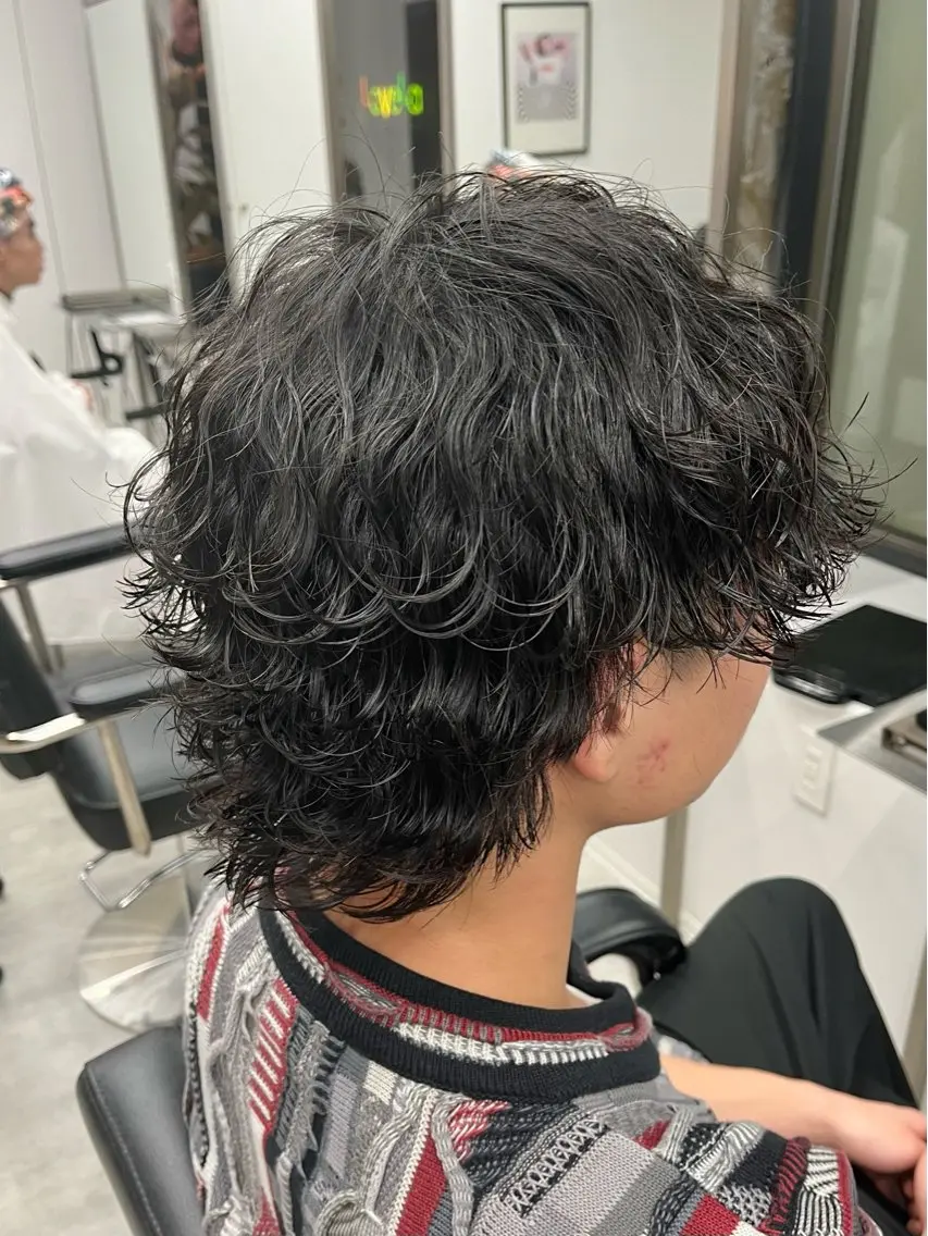 ミディアム パーマ メンズ ミディアムパーマ メンズパーマ 波巻きパーマ メンズウルフカット ウルフカット カット パーマ 新潟メンズパーマ 新潟駅/小田拓実のヘアスタイル