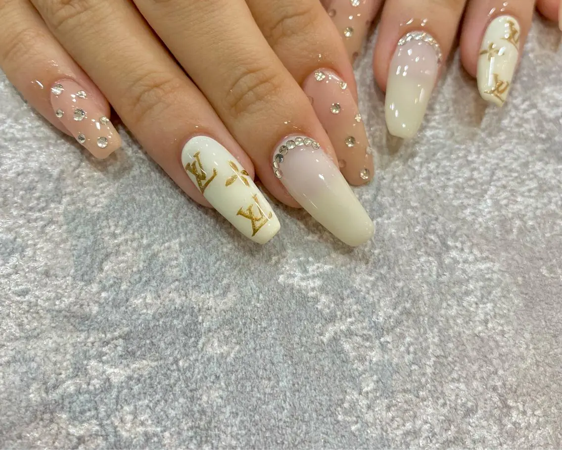 ネイル アートネイル 安藤 彩乃のネイルデザイン