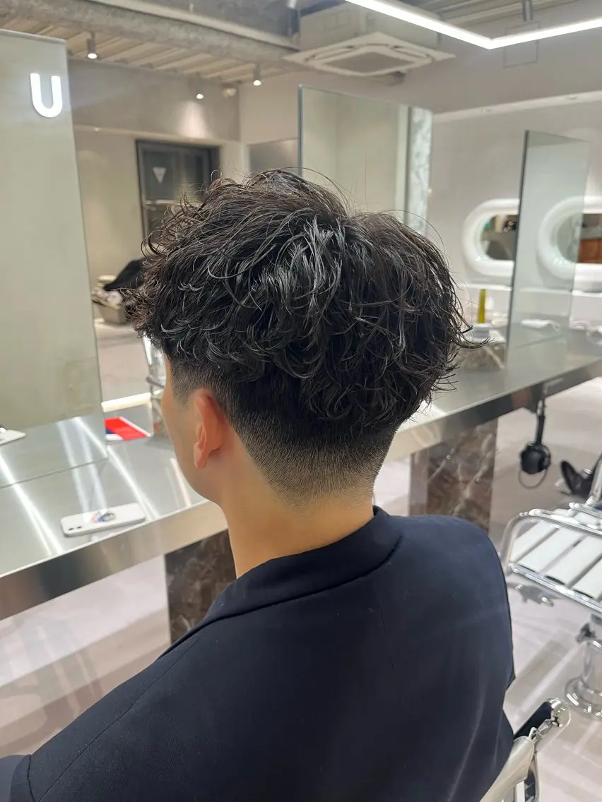 ショート パーマ メンズ ⚡メンズパーマフ ェードカットTomyのヘアスタイル