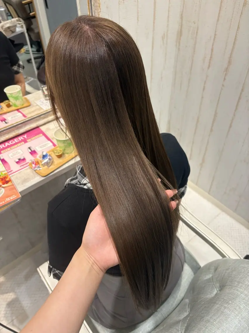 カラー ヘアカラー 岡田 真鈴のヘアスタイル
