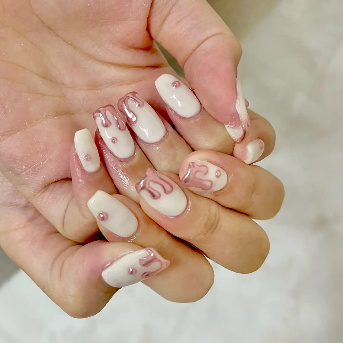 ネイル ミラーネイル One’Ness Nana🤍のネイルデザイン