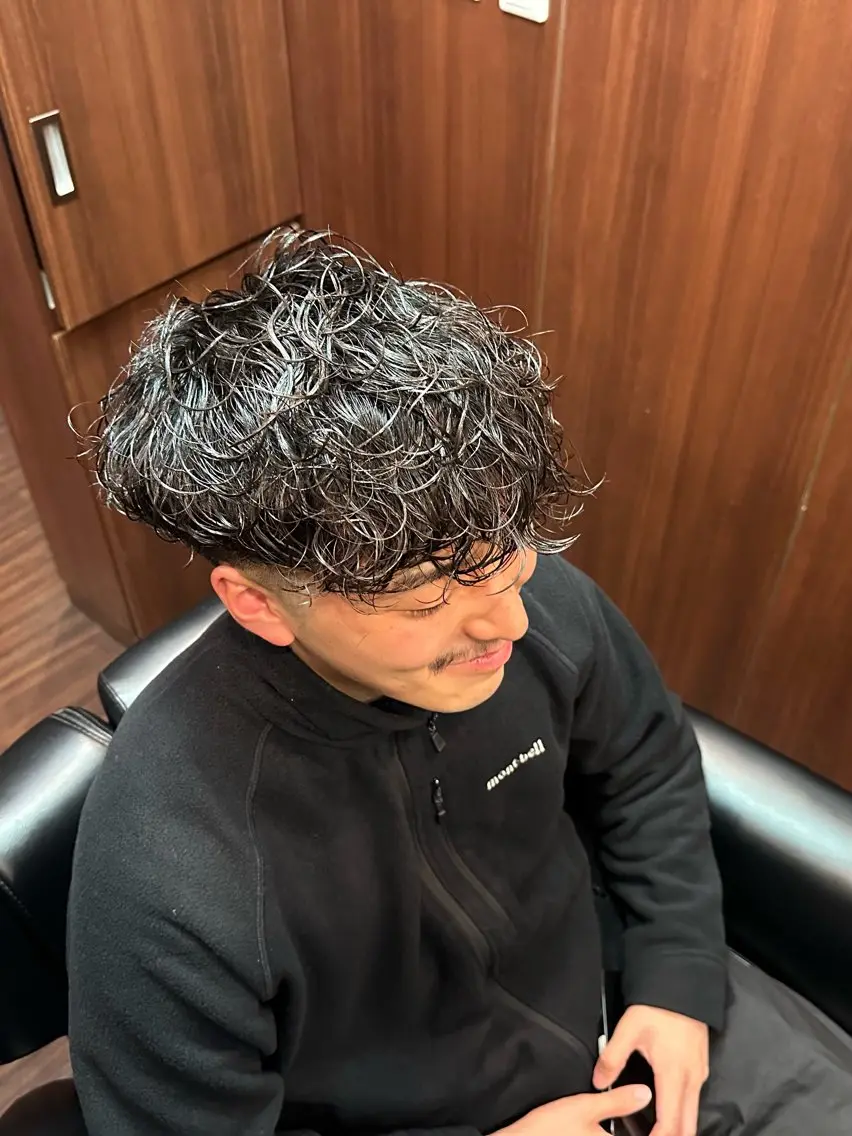ミディアム ミディアムパーマ 岡崎 海人のヘアスタイル