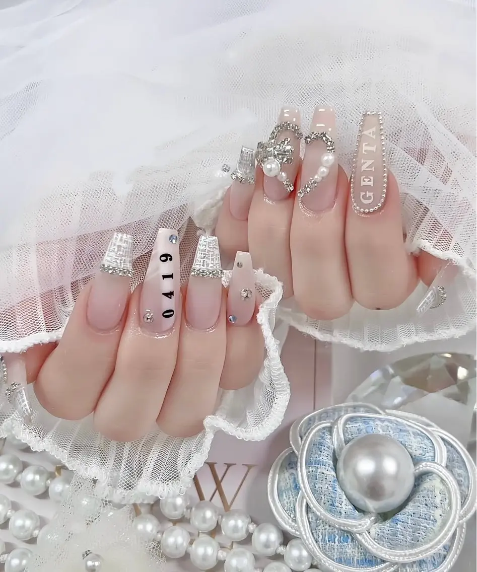 ロング 外国人風カラー 韓国風ヘア ハンドネイル E🌷nail 長さだし専門店のネイルデザイン