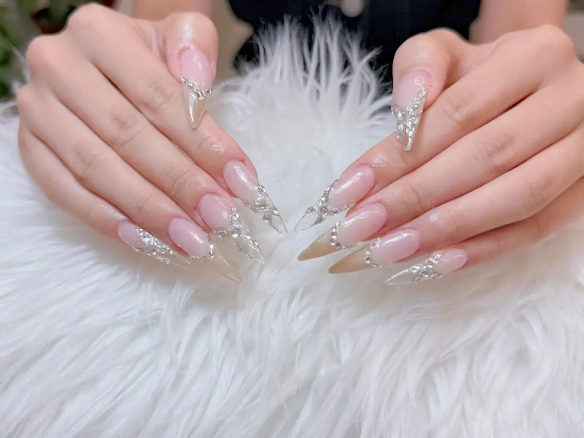 ネイル ハンドネイル ハンドケア Anh Nail 歌舞伎町のネイルデザイン