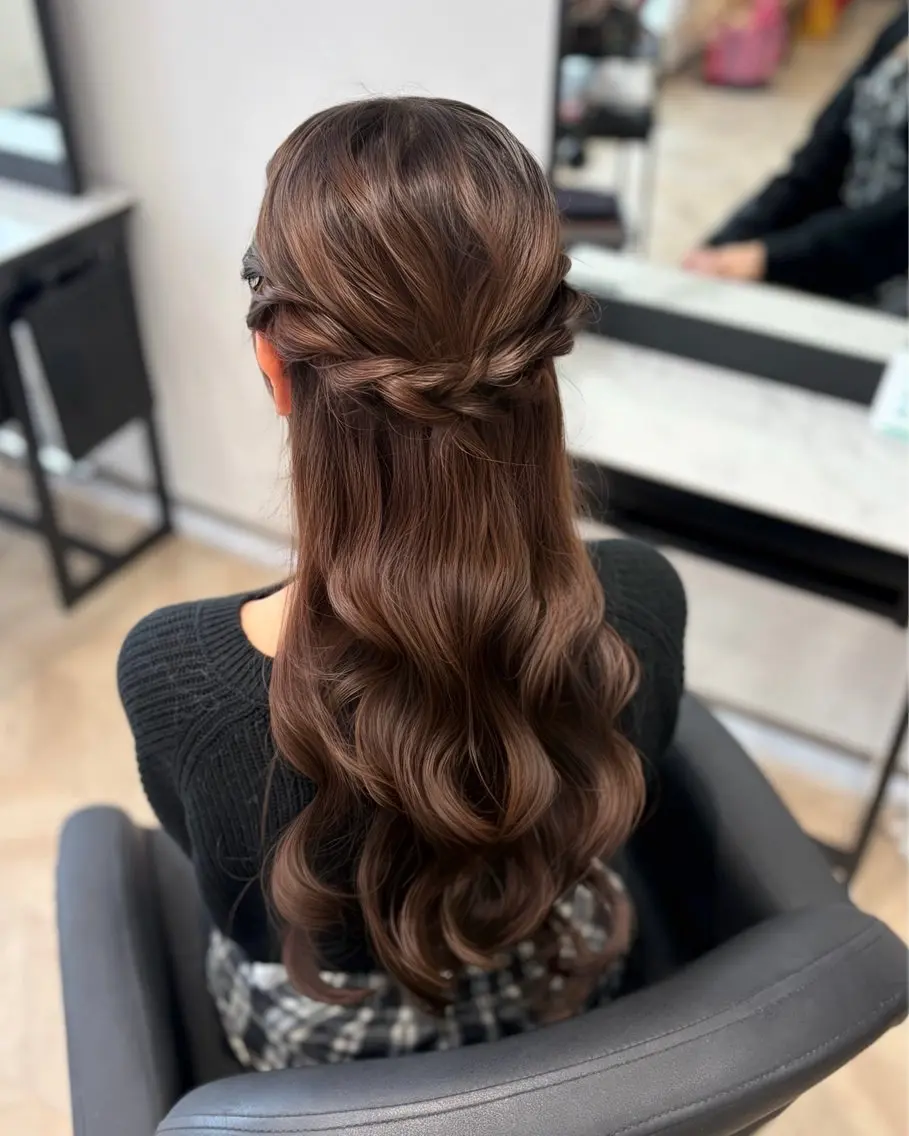 ロング ヘアアレンジ ハーフアップ ヘアセット 𝒎𝒐𝒆🩰 名駅/ヘアメ/暖色♡のヘアスタイル