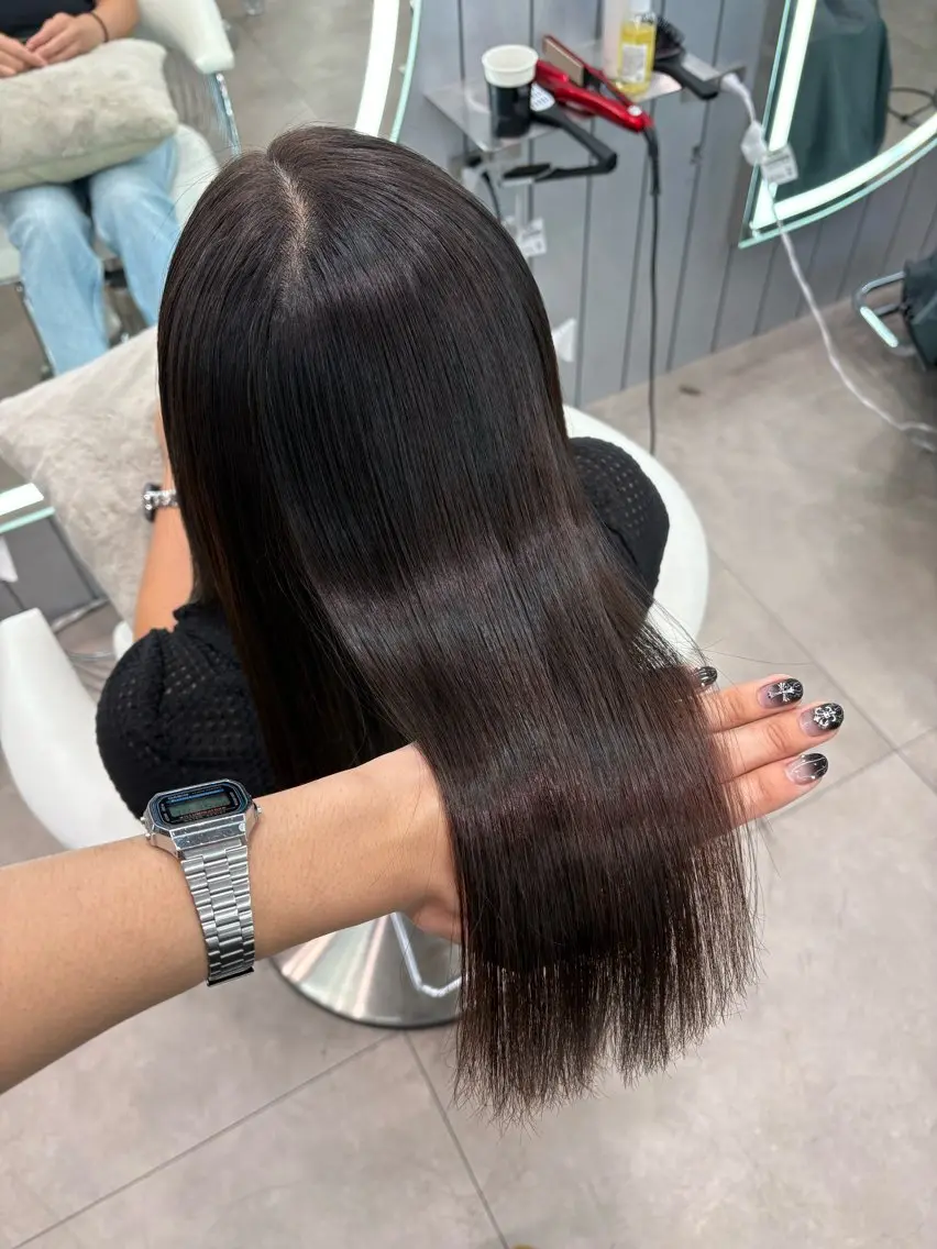 ロング カラー ヘアアレンジ ブリーチ 透明感カラー 顔まわりレイヤー 顔周りカット ハッシュカット カット ヘアカラー 縮毛矯正 トリートメント ヘアセット 大宮‎縮毛矯正🩵 レイヤー　佐藤和のヘアスタイル