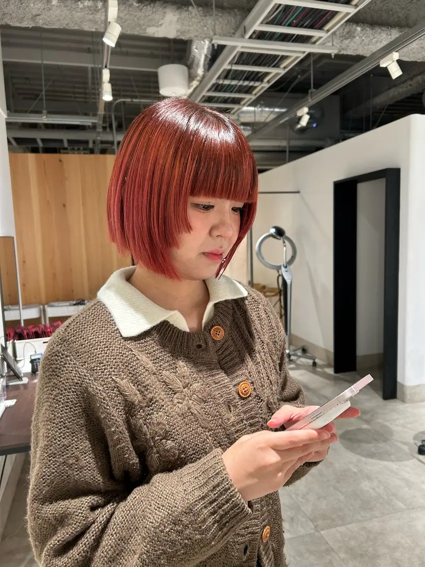 ショート カラー ボブレイヤー グラデーションカラー レッドカラー ボブ 顔まわりレイヤー カット ヘアカラー トリートメント ヘッドスパ スキバサミを使わない カット🌼唯🌼のヘアスタイル