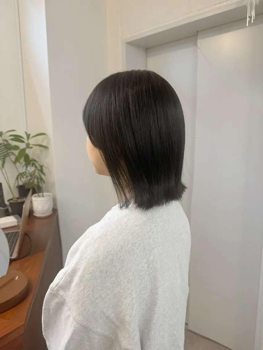 ミディアム ヘアカラー 顔まわりレイヤー 透明感カラー🩵🩵のヘアスタイル