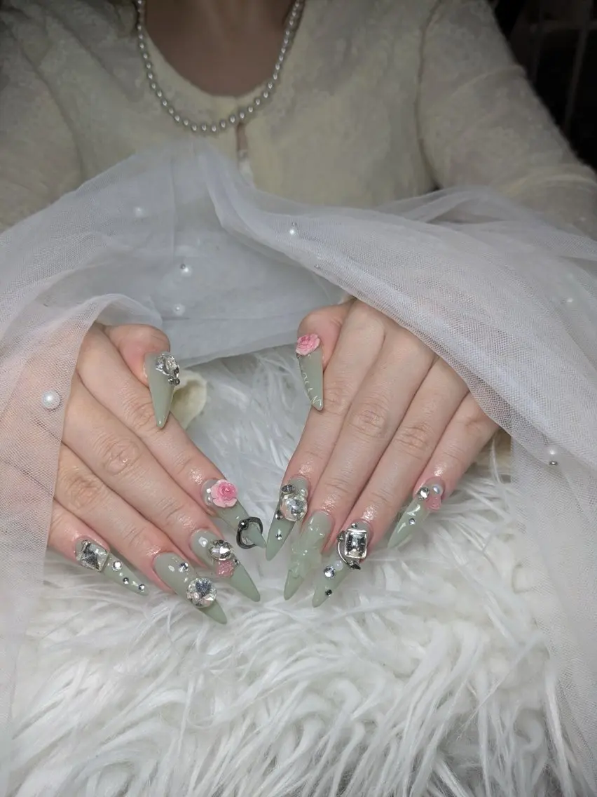 ネイル Queen Nail 柏店　クイーンネイルのネイルデザイン
