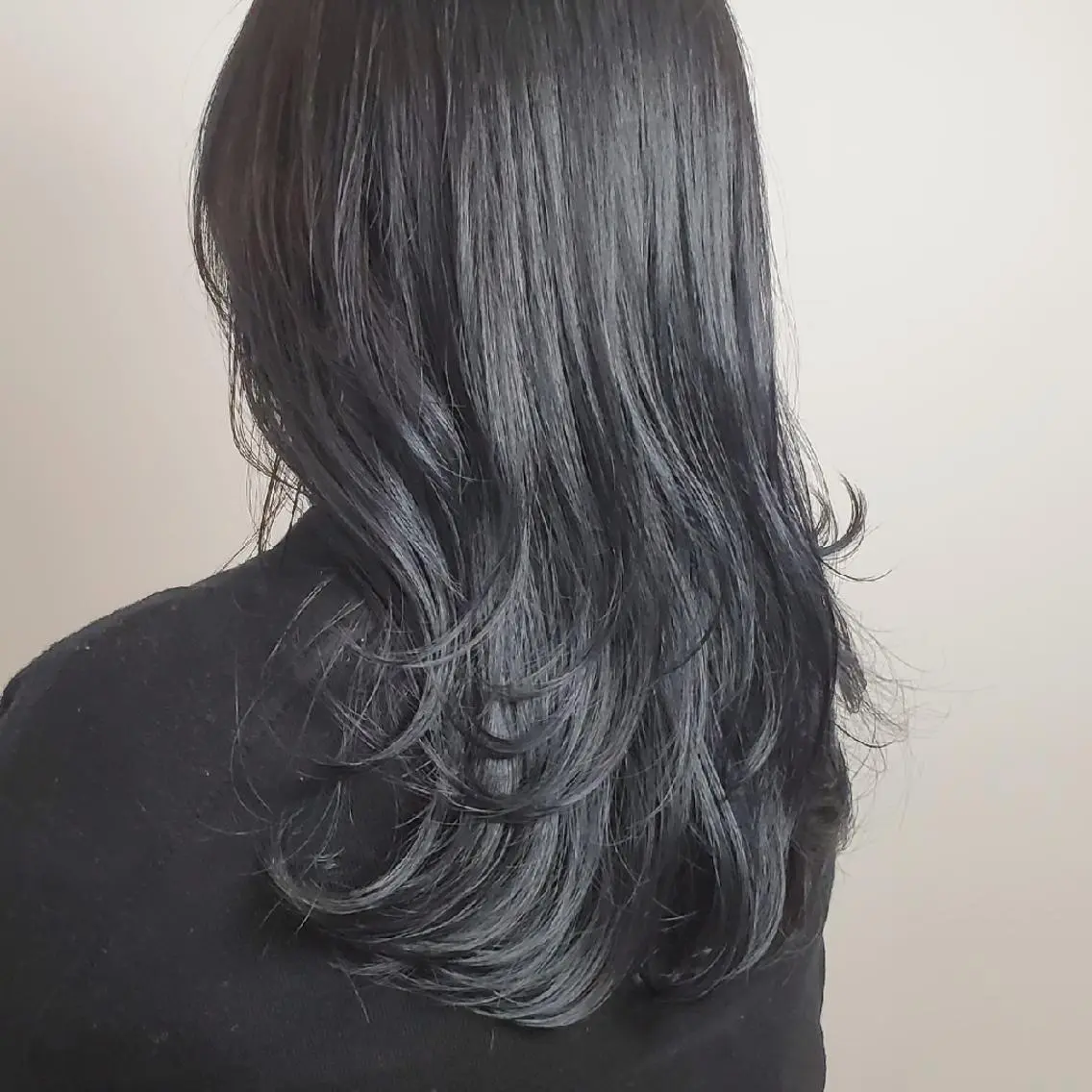セミロング カラー 黒髪 ブルーカラー ブルーブラック 韓国風ヘア レイヤーカット 韓国レイヤー suzuのヘアスタイル