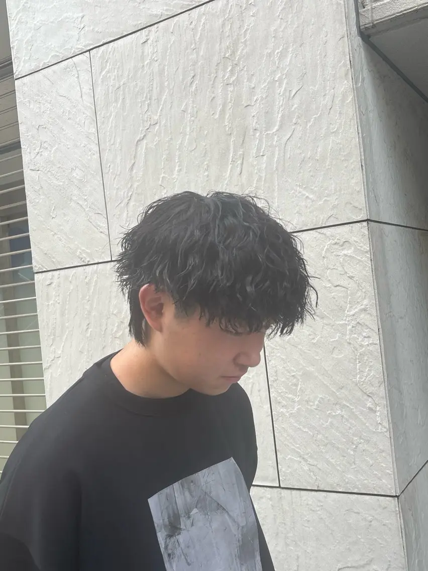 パーマ メンズハイトーン 北斗💍レイヤーのヘアスタイル