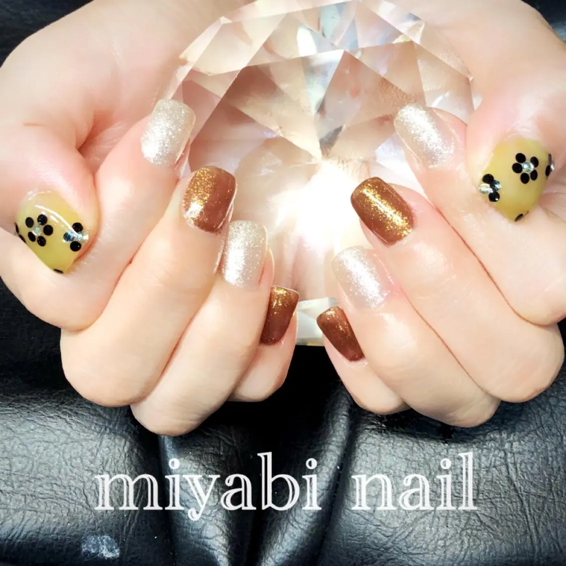 ネイル アートネイル ブラウン フラワーネイル ジェルネイル ラメ(グリッター) ハンドネイル miyabi nail 桂川駅近くのネイルデザイン
