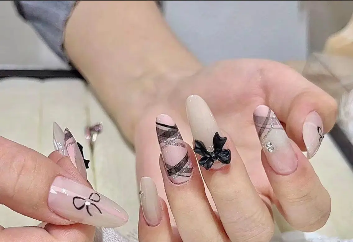 ネイル フレンチネイル グラデーション キラキラネイル 韓国ネイル マグネットネイル ハンドネイル 🎀🎀YooLi Nail Salonのネイルデザイン