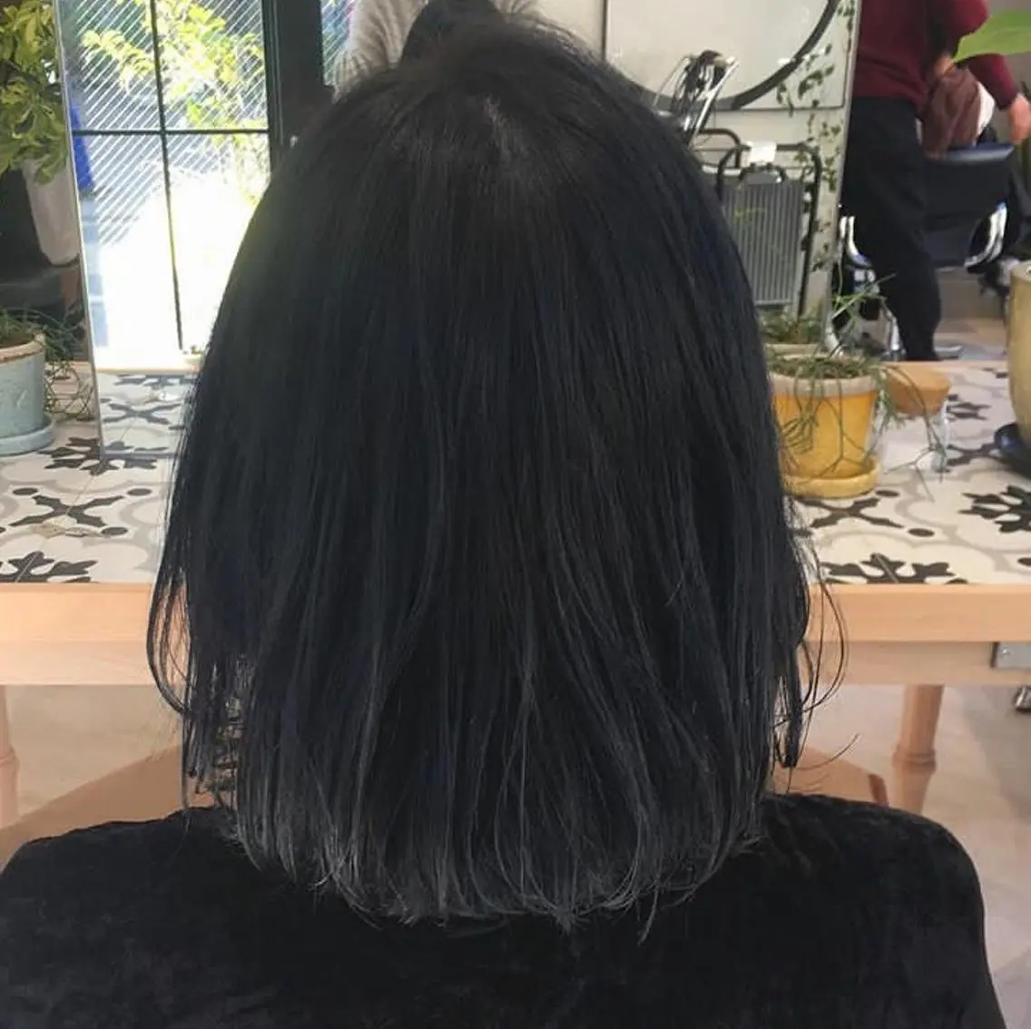 ミディアム カラー ネイビーカラー ヘアカラー トリートメント 荒木 依莉亜のヘアスタイル