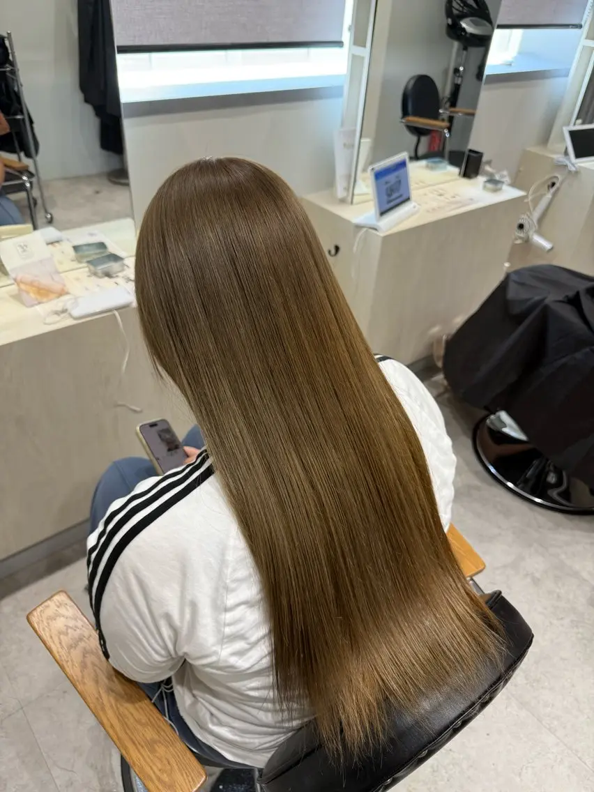 カラー ベージュカラー ブリーチ ミルクティーベージュ soyon 心斎橋店のヘアスタイル