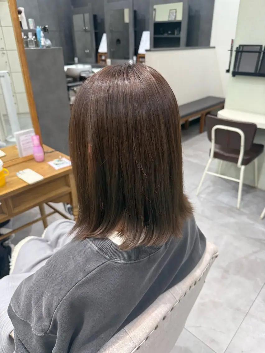 ミディアム カラー ブリーチ グレージュ ブリーチなしカラー 髪質改善ストレート 中林優太のヘアスタイル