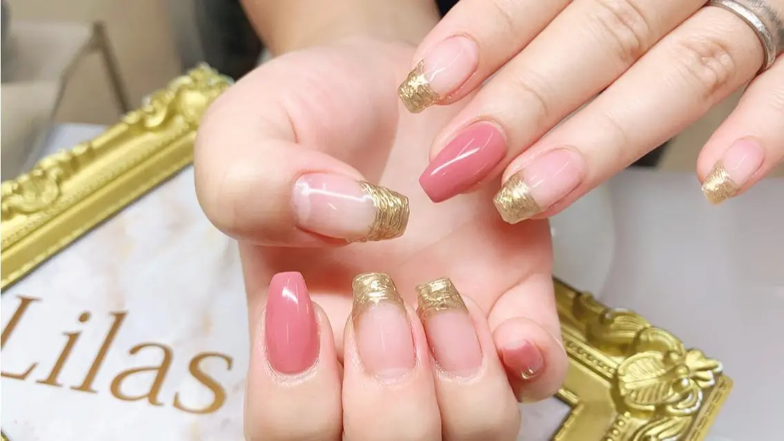 ネイル フレンチネイル ジェルネイル ゴールド ハードジェル ロングネイル Lilas Nailのネイルデザイン