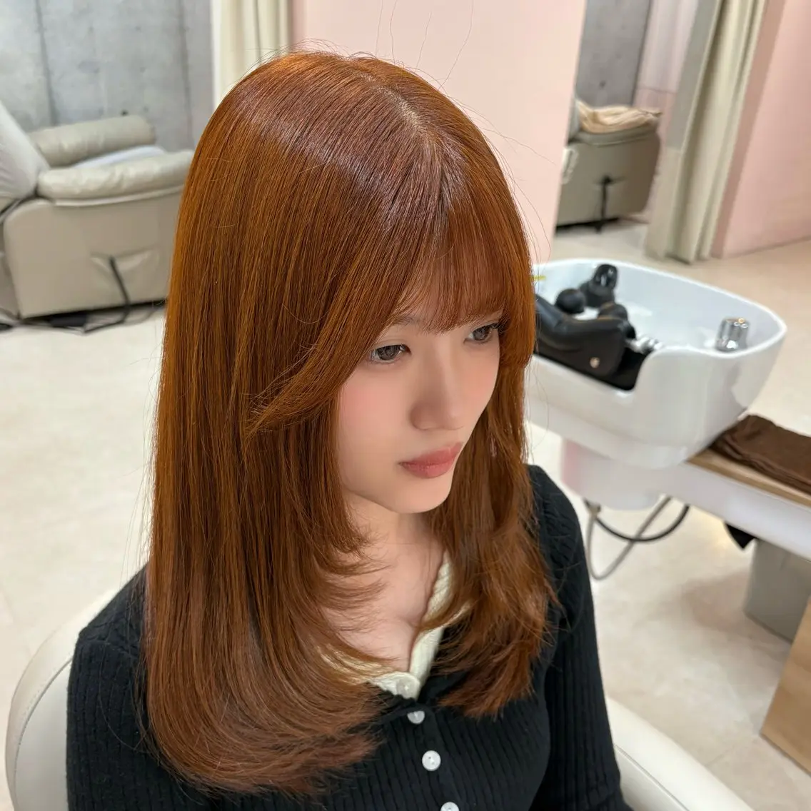 セミロング カラー ブラウンカラー オレンジ オレンジブラウン レイヤーカット カット ヘアカラー トリートメント AOI🎀 顔周り カット/透明感カラーのヘアスタイル