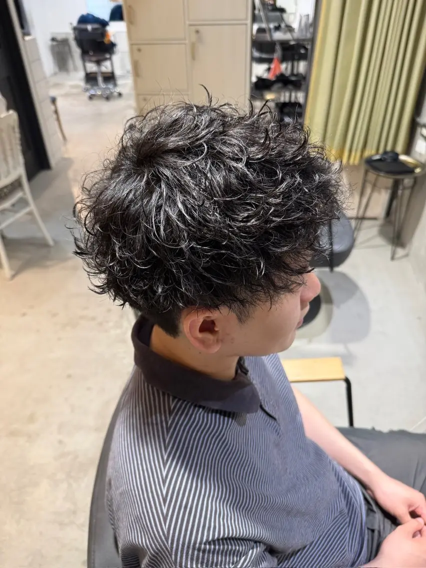 ショート パーマ メンズ メンズパーマ ツイストスパイラルパーマ 波巻きパーマ ショートヘア スパイラルパーマ カット パーマ メンズカットパーマ ✂️ JOYAのヘアスタイル