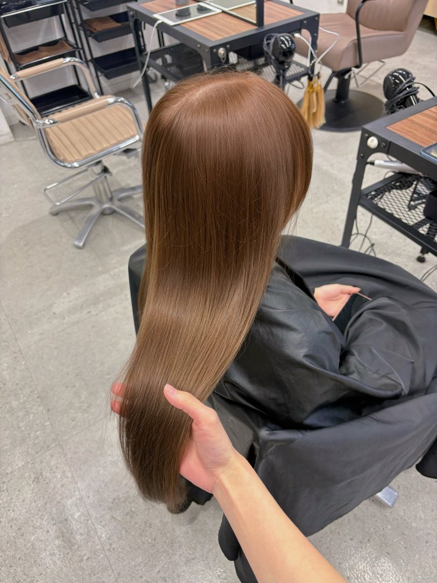 ロング ヘアカラー omocha umiのヘアスタイル