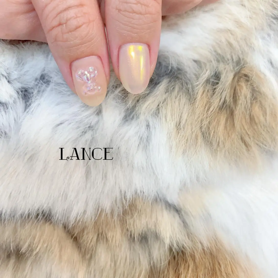 ミディアム ネイル オーロラネイル フットネイル フレンチネイル グラデーション キラキラネイル ハンドネイル Lance nailのネイルデザイン