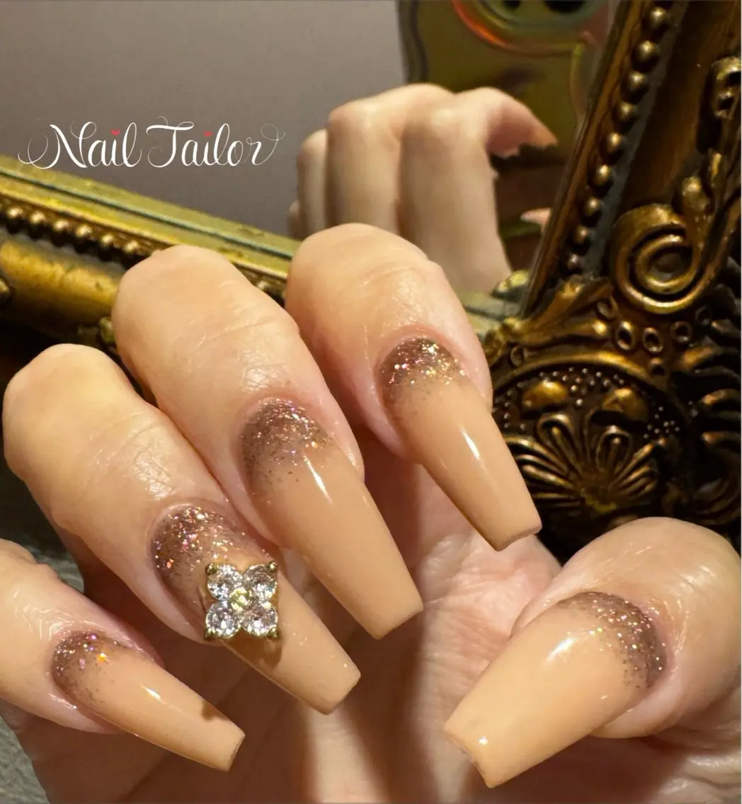 ネイル 長さ出し グラデーション キラキラネイル ロングネイル オフィスネイル ハンドネイル NailTailor ネイルテイラーのネイルデザイン