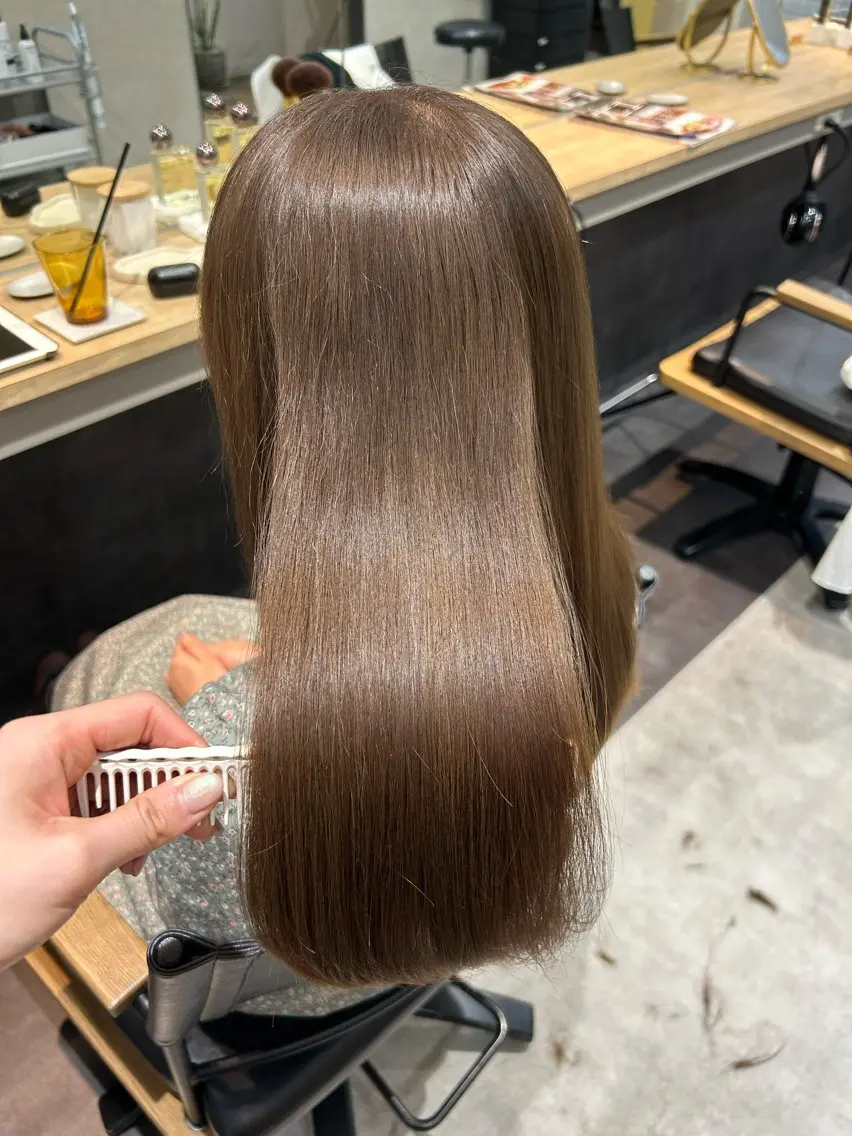 ロング カラー ベージュカラー ブリーチ ミルクティーベージュ カット ヘアカラー トリートメント hubhair レイヤー/透明感のヘアスタイル