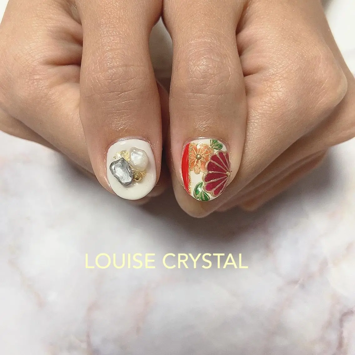 ネイル ハンドネイル LOUISE CRYSTALのネイルデザイン