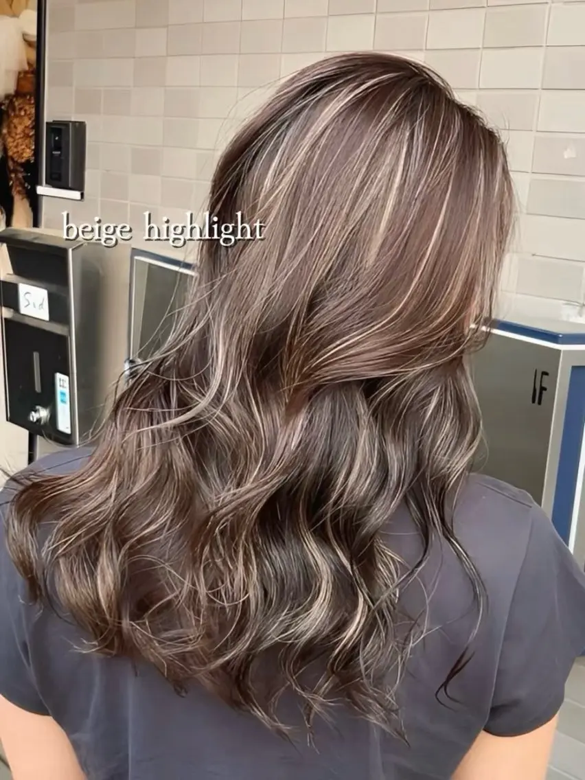 セミロング カラー バレイヤージュ ハイライトカラー 外国人風カラー ハイライト レイヤーカット ヘアカラー ✨レイヤーカット 海外ヘア/原宿✨のヘアスタイル