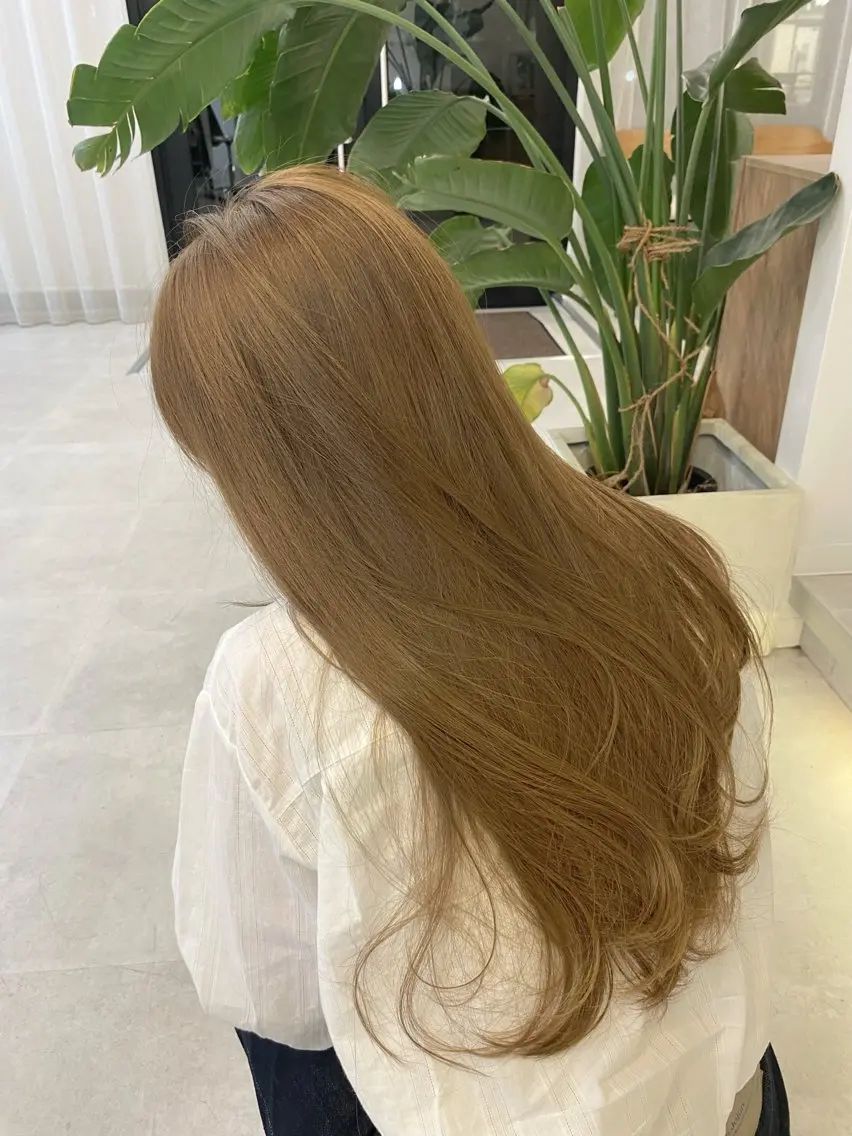 【5月限定キャンペーン5名様限定クーポン】デザインカット+ブリーチなしWカラー+極上トリートメントの写真