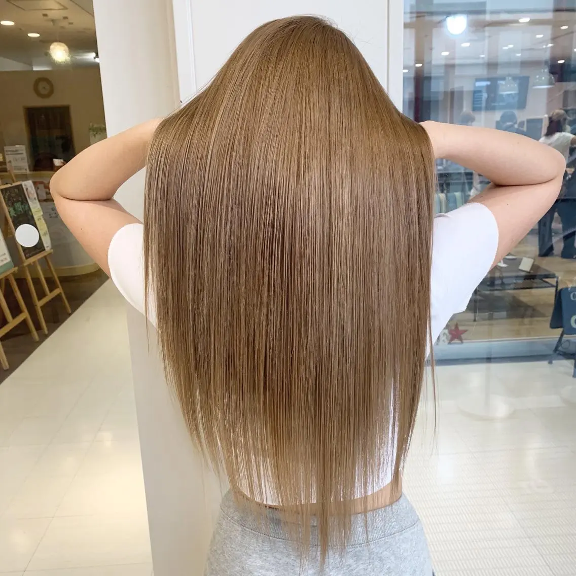 ロング カラー ヘアアレンジ ベージュカラー ミルクティーベージュ ヘアカラー TATSUYA アートディレクターのヘアスタイル