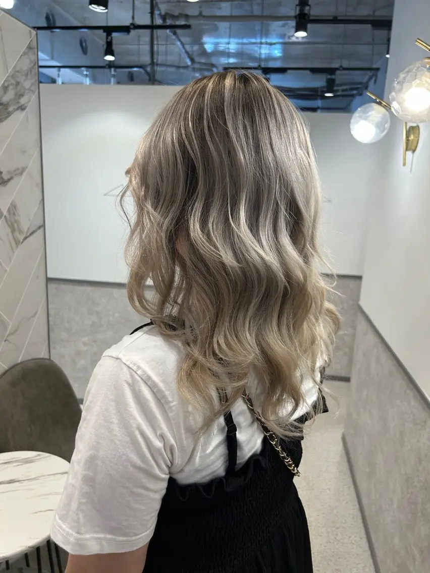 ロング カラー 堤 麻衣子のヘアスタイル